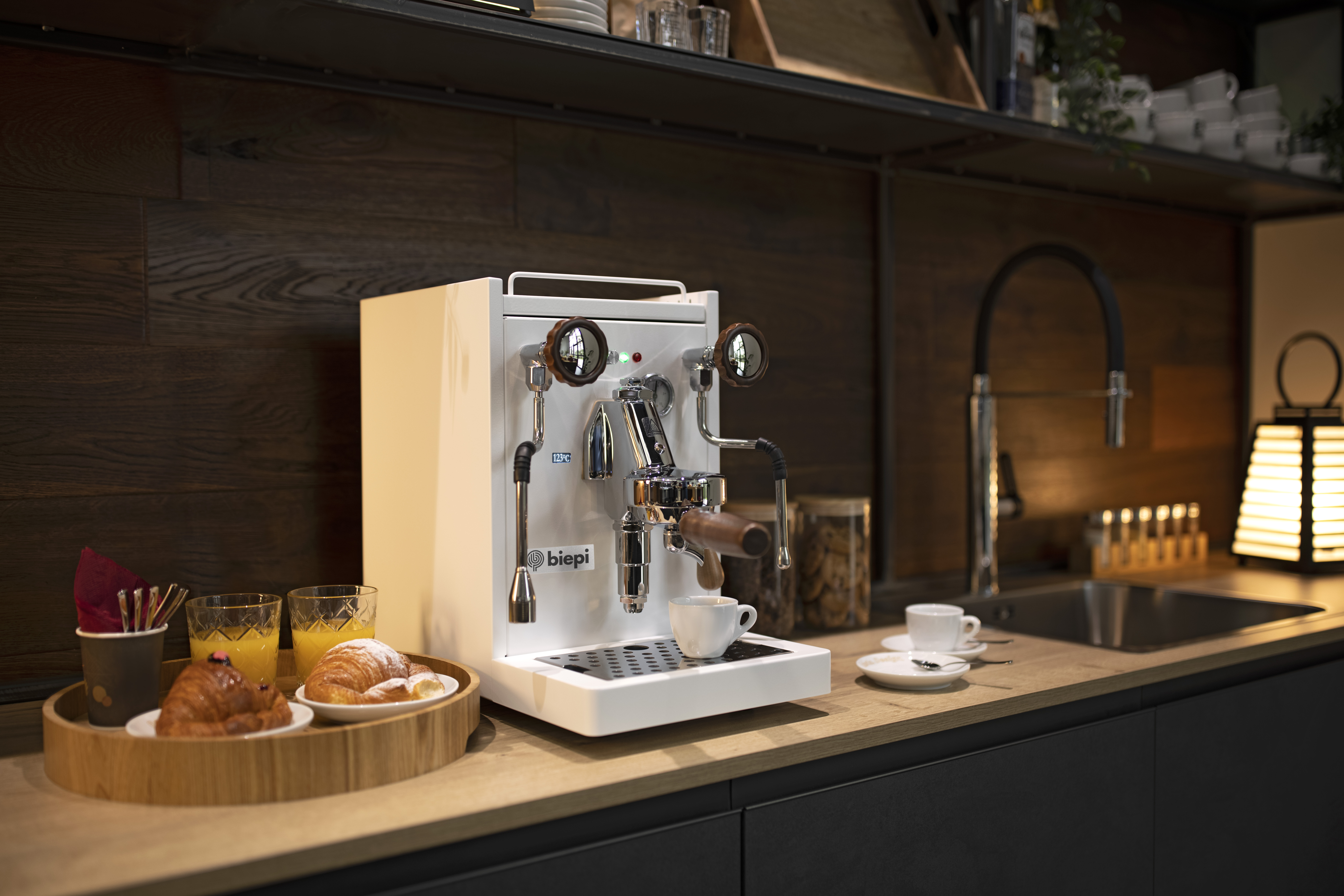 BIEPI SARA – Total White (detailní pohled)